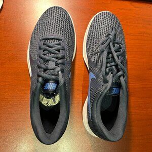Women's Nike Revolution 4, Navy Blue, Size 7 Brand New in box